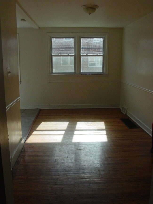 Building Photo - Large Home - Mayfair