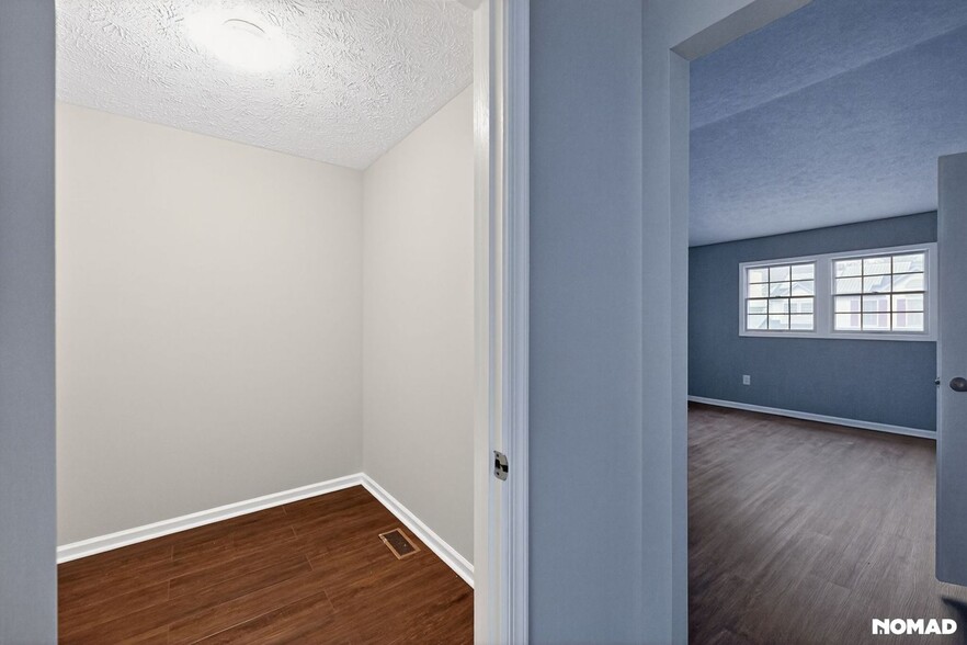 Building Photo - 8204 Coneflower Way