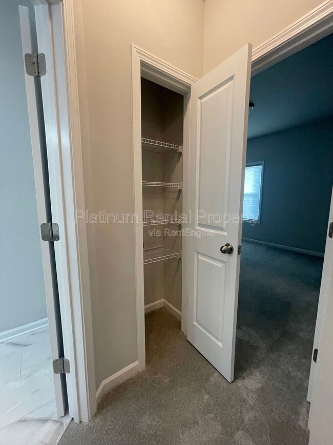 Building Photo - 8225 Crooked Crk Dr