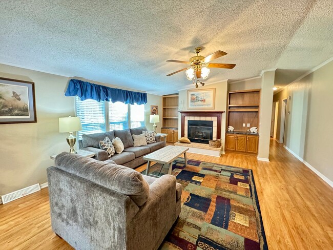 Building Photo - FULLY FURNISHED, ALL INCLUSIVE, LAKE ACCESS BEAUTY FOR RENT