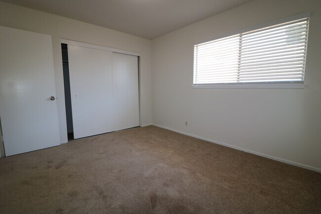 Building Photo - 3 BEDROOM, 2 BATH:  Home for Lease in Nort...