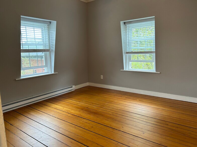 Building Photo - 331 Spring St