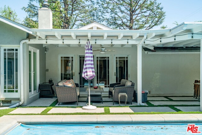 Building Photo - 5501 Cantaloupe Ave