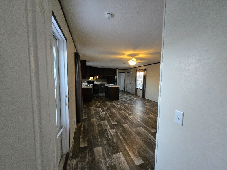 Building Photo - 15 Golfview Ct