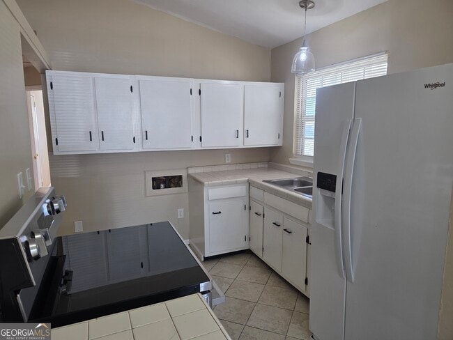 Building Photo - 407 W 9th St