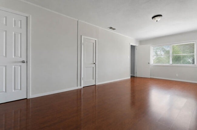 Building Photo - 7217 Parker Rd