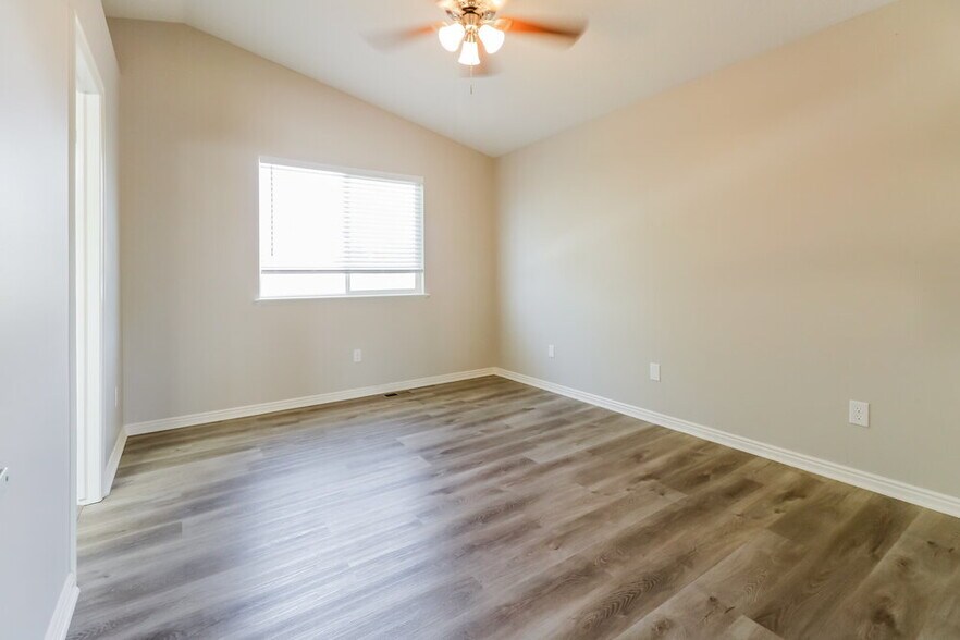 Building Photo - 2189 N 50 W