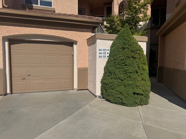 Building Photo - WOW-Factor Alert: Fully Furnished & Remodeled 2BD/2BA First Floor Condo in Wingfield Springs!