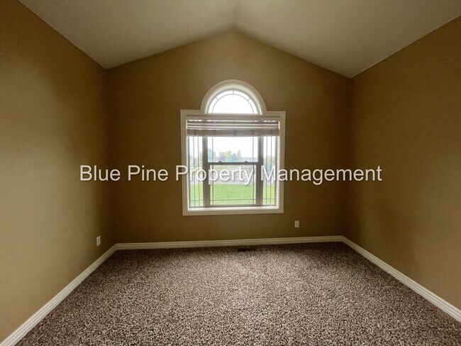 Building Photo - 6192 Pheasant Dr