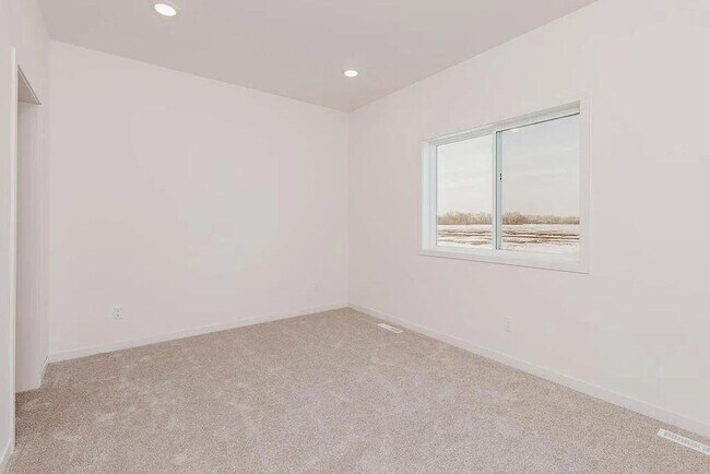 Building Photo - 1517 KEYSTONE CIR NE