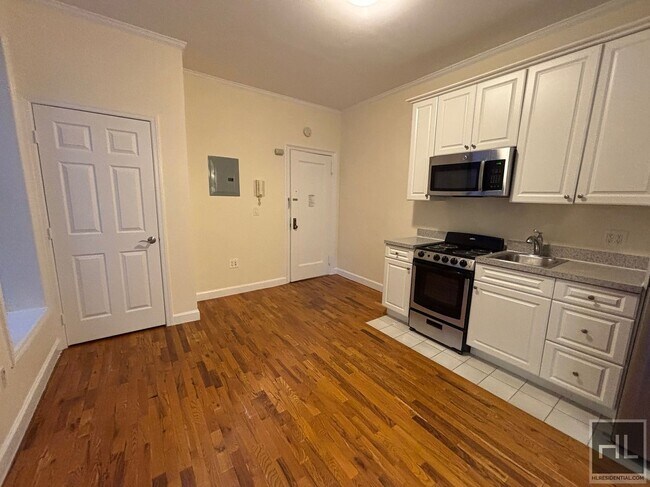 Building Photo - 53 W 72nd St