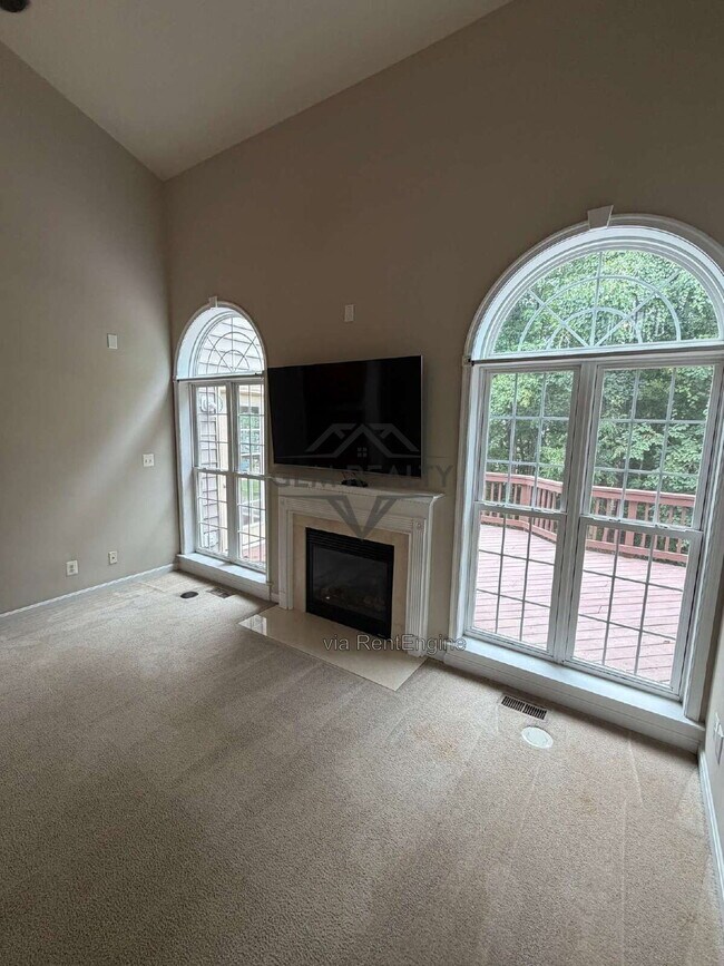 Building Photo - 10410 Silver Creek Ct