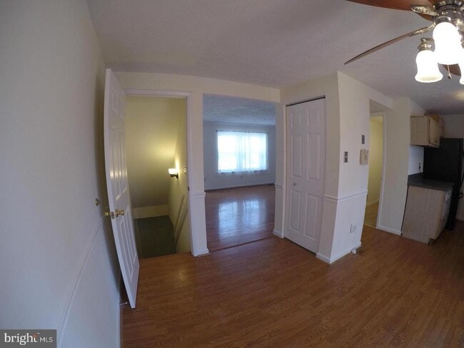Building Photo - 8112 Parkdale Ct
