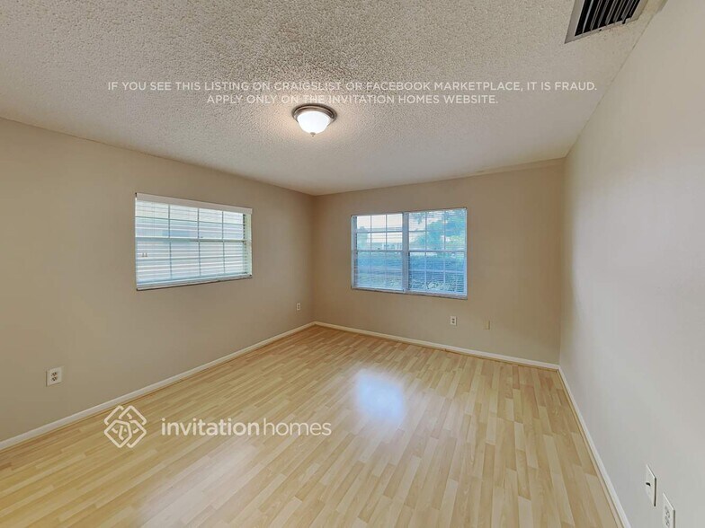 Building Photo - 6906 16th Ave Dr W