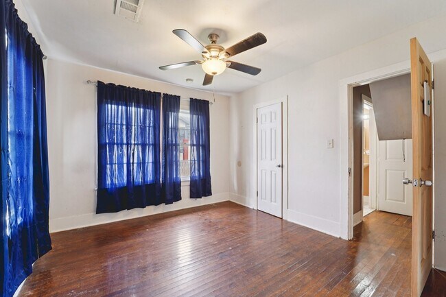 Building Photo - 5224 Bernardo De Galvez Ave