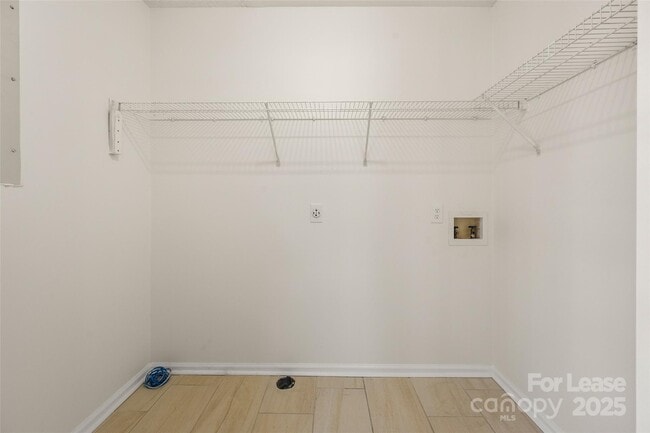 Building Photo - 608 Bethpage Rd