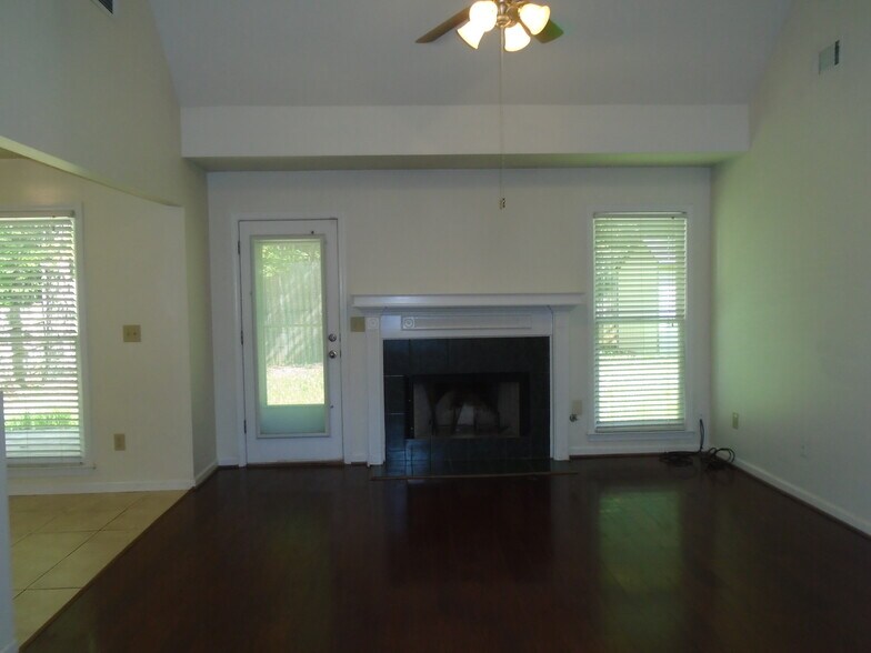 Building Photo - 3980 Brockett Walk
