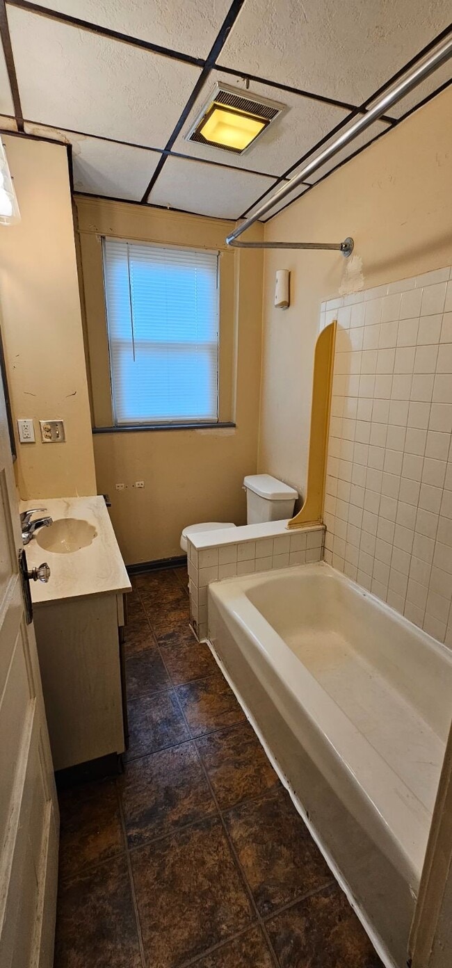 Building Photo - 921 10th St