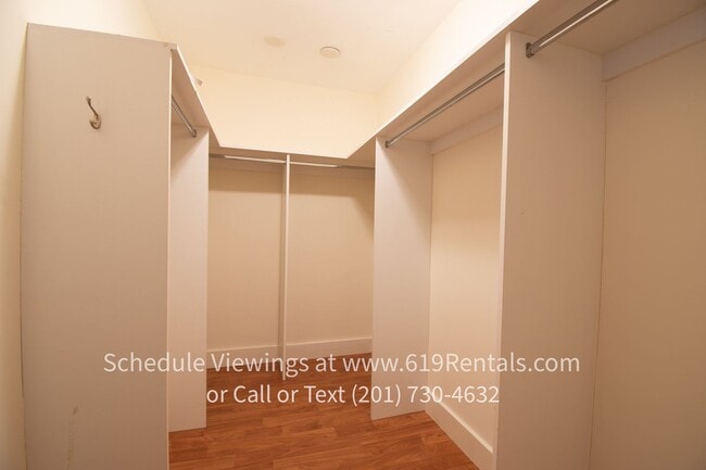 Building Photo - Nice large 2 Bedroom, 2 Bath Condo