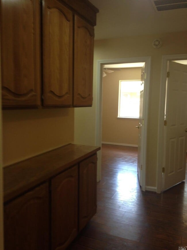 Building Photo - 1103 Meadowlark Dr