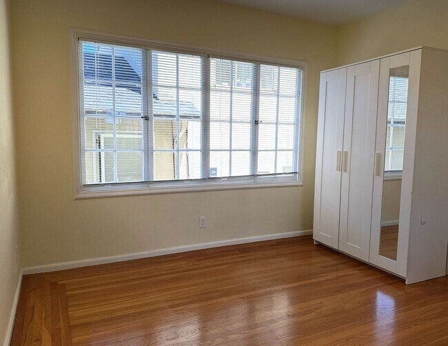 Building Photo - This is a Berkeley Lifestyle. | 3BR | 1.5BA | 1,450 SF | Just Steps from Campus