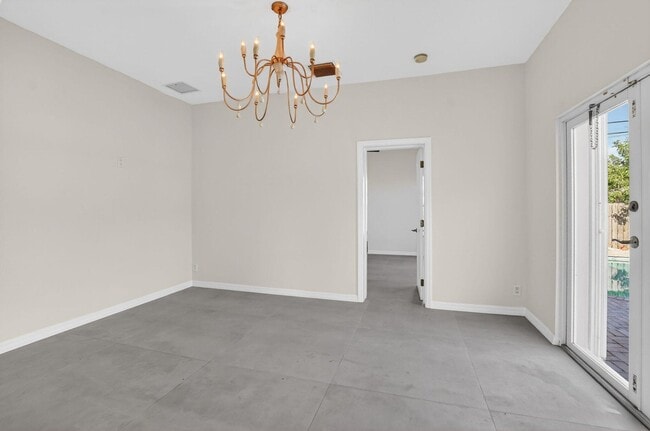 Building Photo - 467 NE 31st St