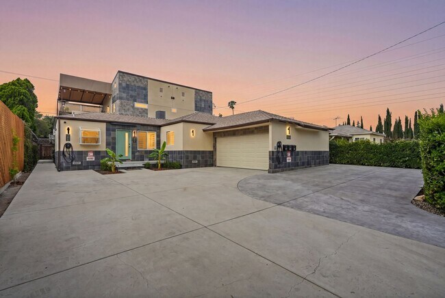 Building Photo - 18748 Collins St