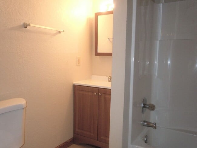 Building Photo - One Bedroom Condo with Fireplace and Stack...