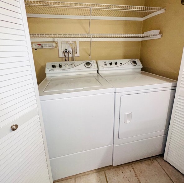 In-unit laundry - 32 Walden Dr