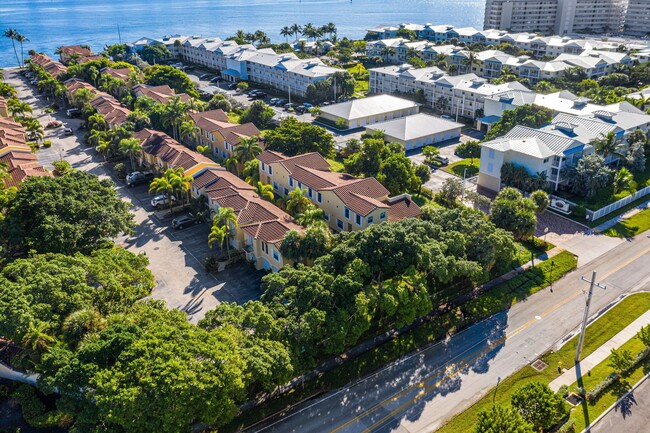 Building Photo - 1035 Lake Shore Dr