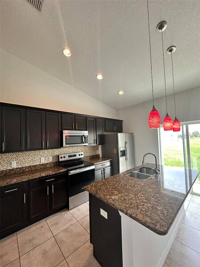 Building Photo - 102 Aurelia Ct