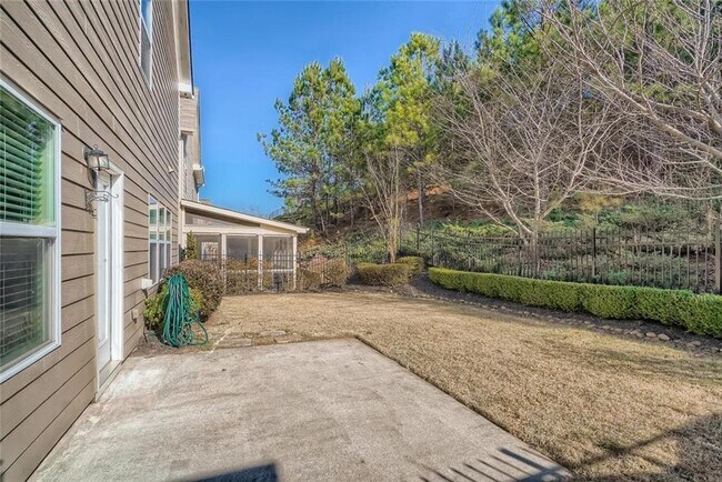 Building Photo - 1835 Habersham Villa Dr