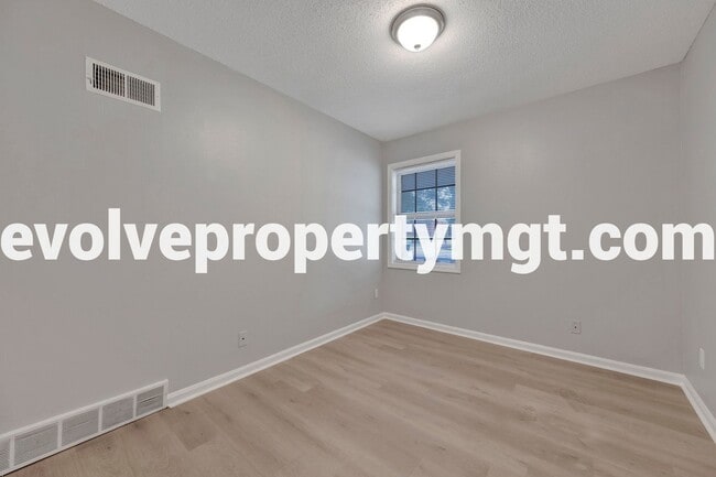 Building Photo - 3650 Tessland Rd