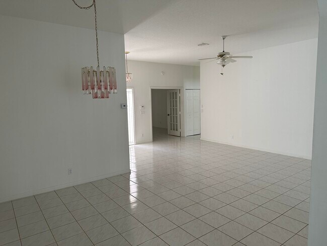 Building Photo - 8330 Lake Cypress Rd