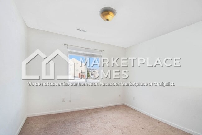 Building Photo - 4722 Torrington Dr SE