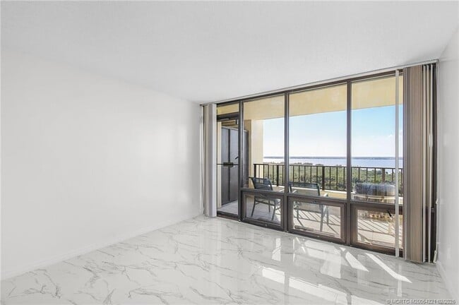 Building Photo - 8750 S Ocean Dr