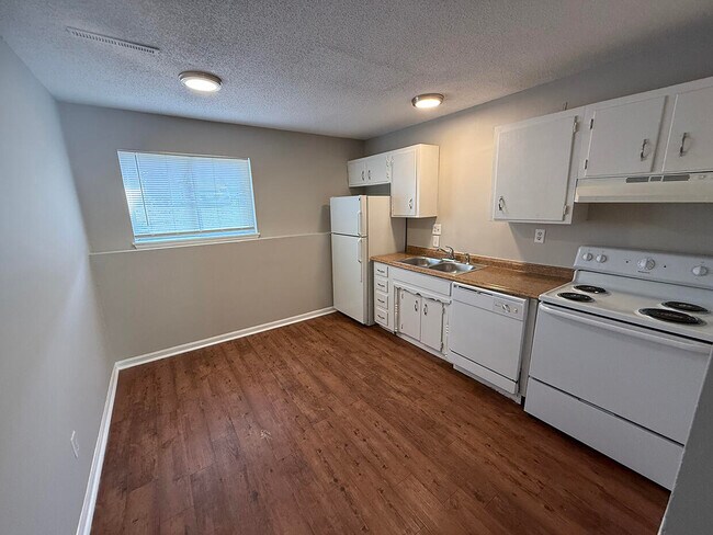 Building Photo - 7221 N Moberly Dr