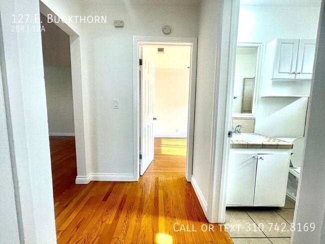 Building Photo - 127 E. Buckthorn-