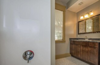 Building Photo - Historic 1 Bed/1 Bath Apartment in the Heart of Sherman Hill!