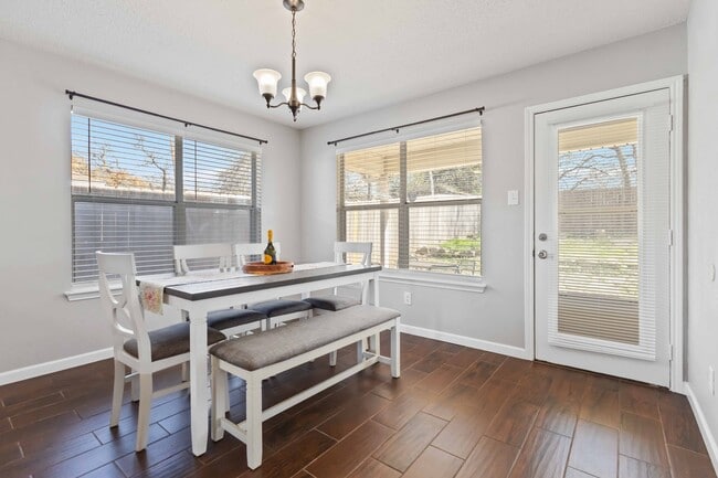 Building Photo - 425 Kelley Ct