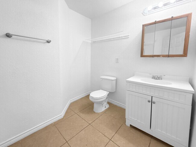 Building Photo - 410 Mayborn Dr
