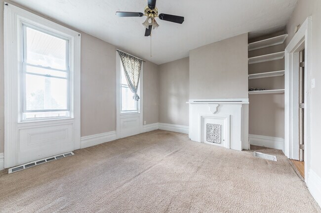 Building Photo - 986 E Warrington Ave
