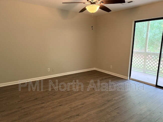 Building Photo - 4988 7 Pine Cir