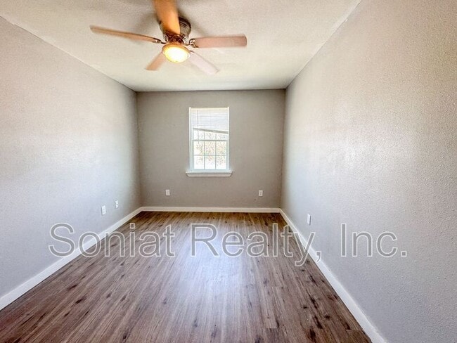 Building Photo - 7760 N Coronet Ct