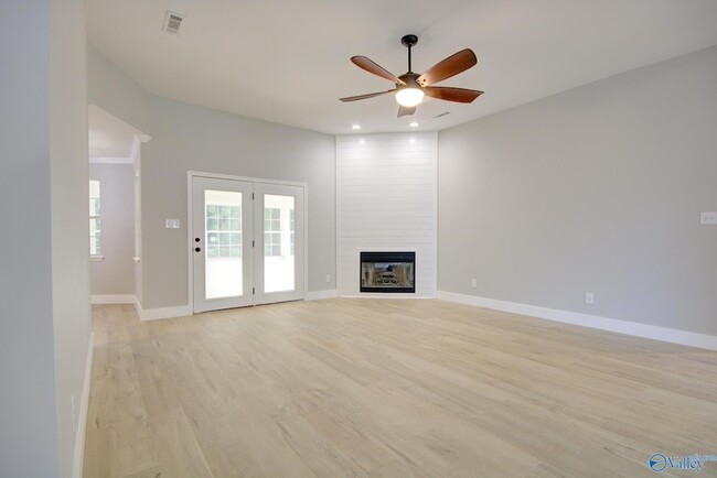 Building Photo - 205 Jarrett Ln