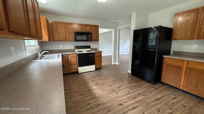 Building Photo - 7421 Spring Run Dr