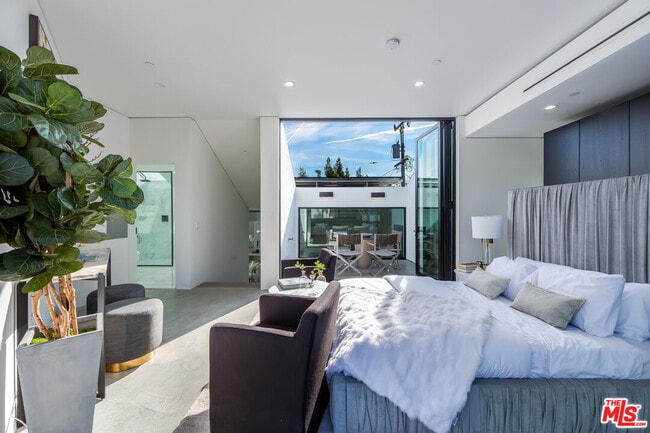 Building Photo - 857 Hilldale Ave