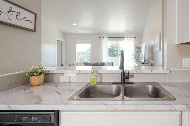 Building Photo - 74 W Havasu Falls St