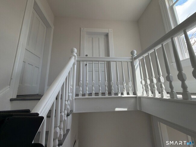 Building Photo - 316 W Main St