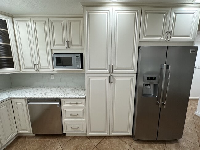 Building Photo - 4611 Harrison St